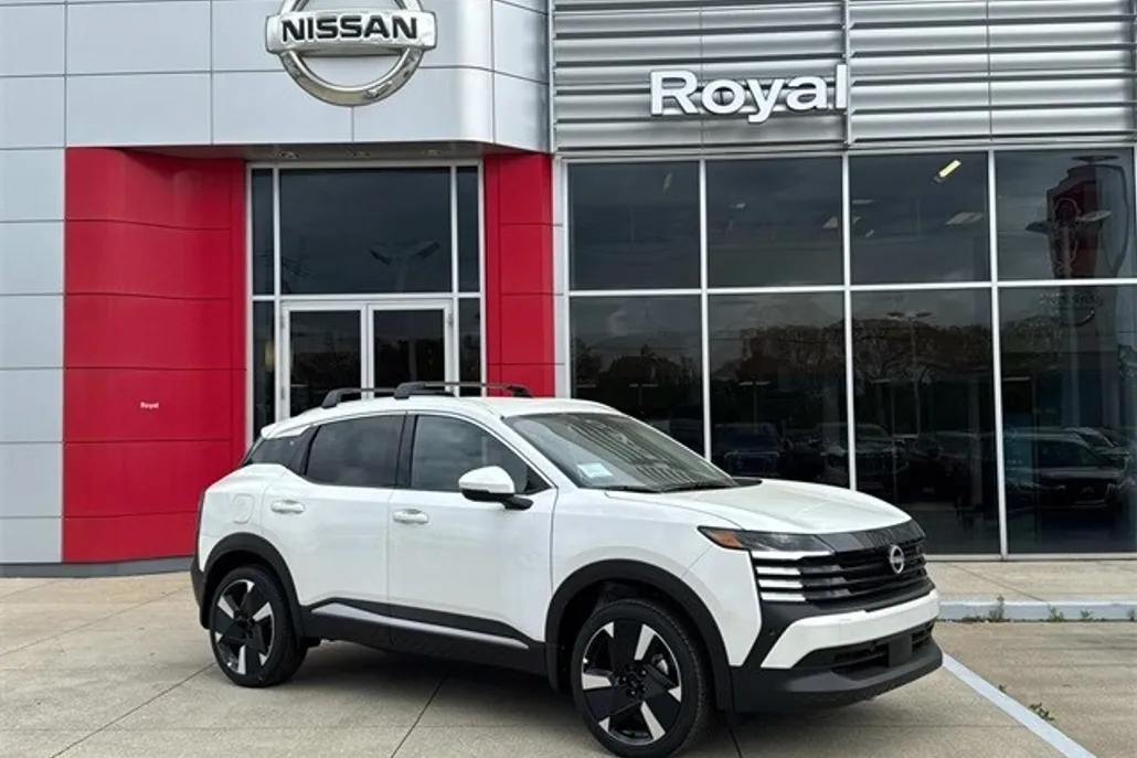 2025 Nissan Kicks SR photo 1