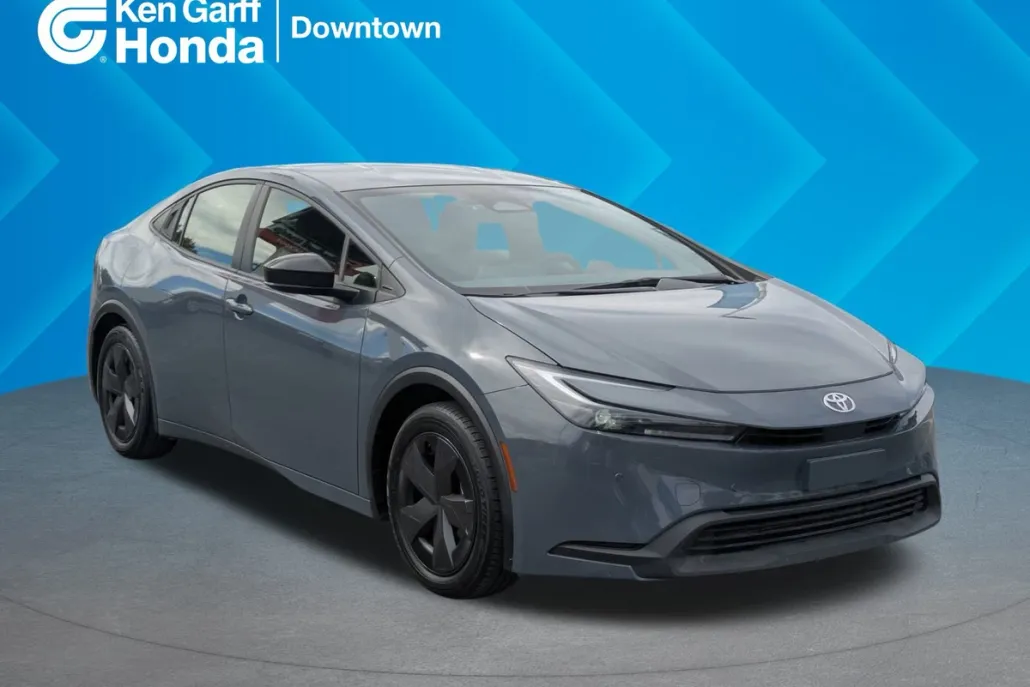 2024 Toyota Prius LE photo 1