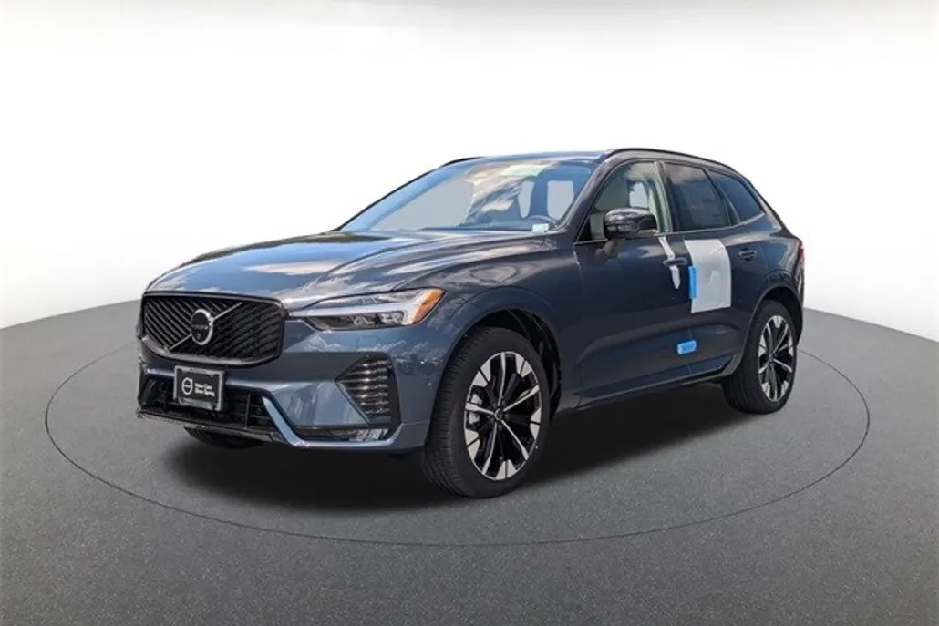 2026 Volvo XC60 B5 photo 1