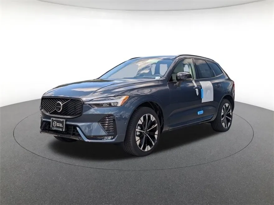 2026 Volvo XC60 B5 photo 1