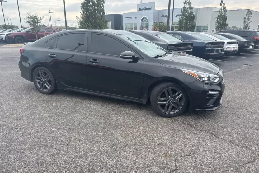 2020 Kia Forte GT-Line photo 1