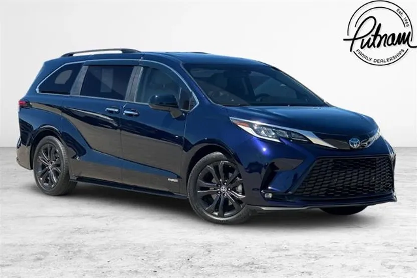 2021 Toyota Sienna XSE photo 1