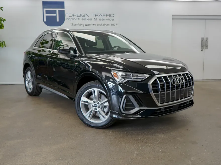 2024 Audi Q3 Premium Plus 45 TFSI S line photo 1