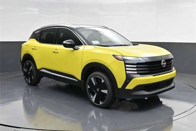 2025 Nissan Kicks SR photo 1