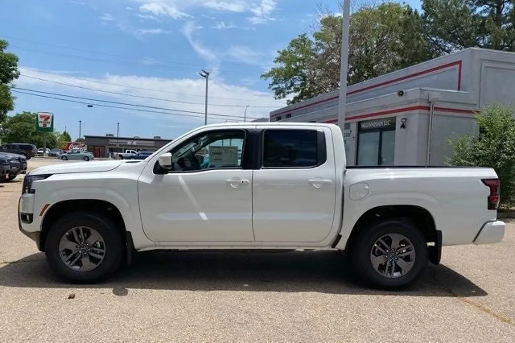 2025 Nissan Frontier SV photo 1