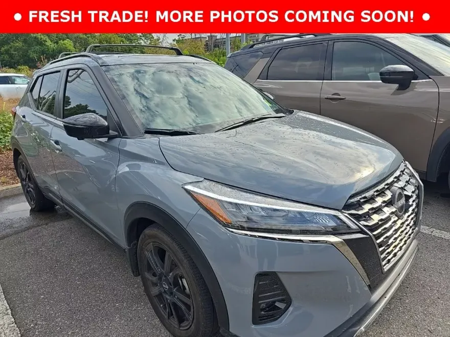 2022 Nissan Kicks SR photo 1