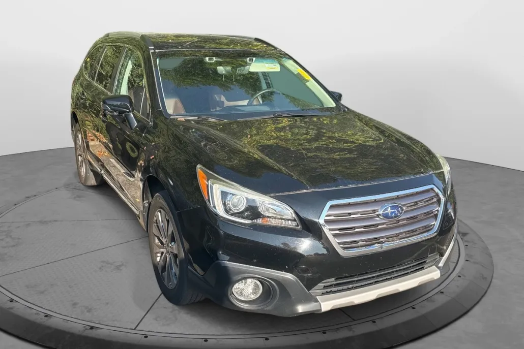 2017 Subaru Outback 3.6R Touring photo 1