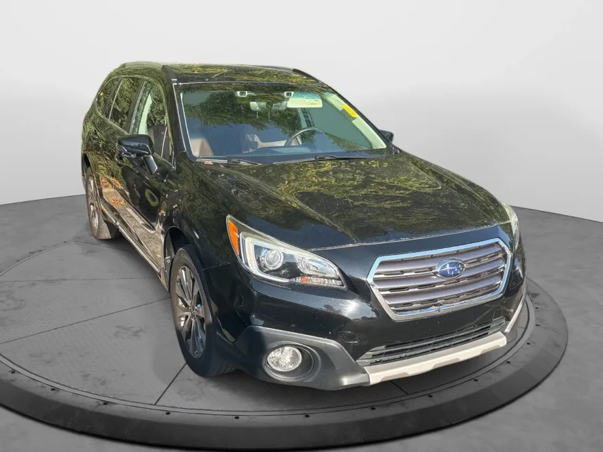 2017 Subaru Outback 3.6R Touring photo 1