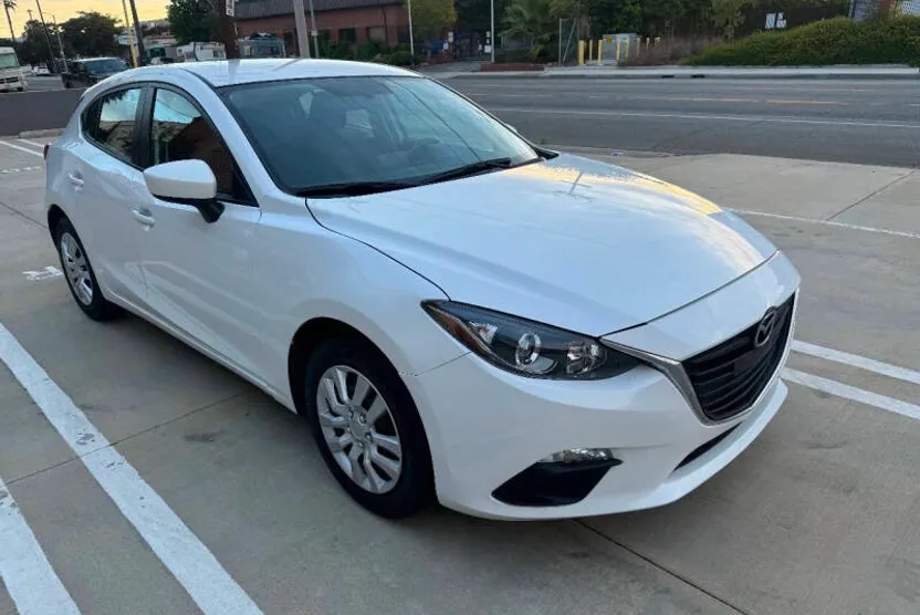 2016 Mazda Mazda3 i Sport photo 1