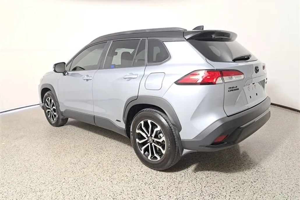 2024 Toyota Corolla Cross Hybrid SE photo 1