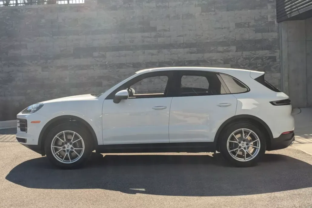 2025 Porsche Cayenne S photo 1