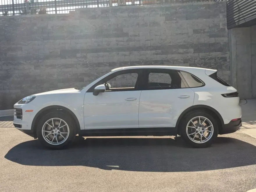 2025 Porsche Cayenne S photo 1
