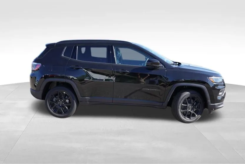 2025 Jeep Compass Latitude photo 1