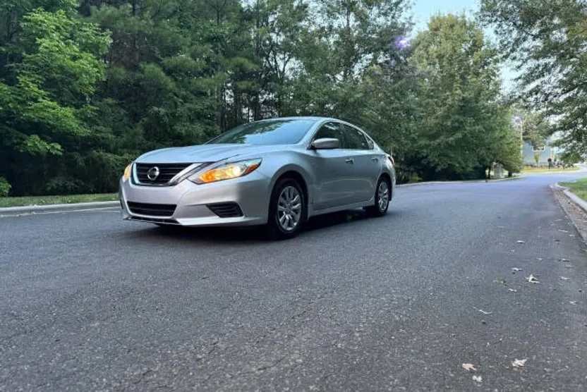 2017 Nissan Altima 2.5 S photo 1