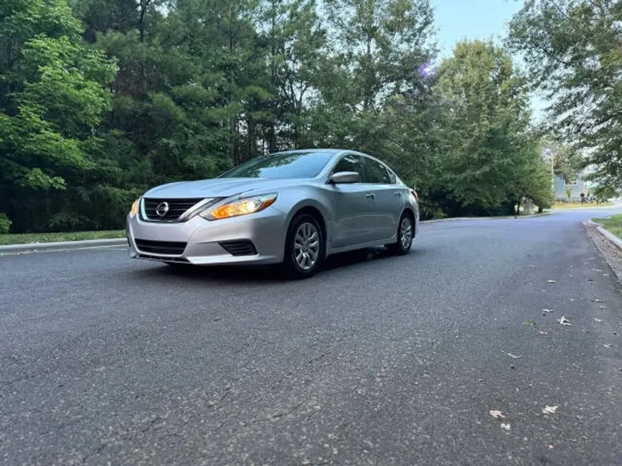 2017 Nissan Altima 2.5 S photo 1