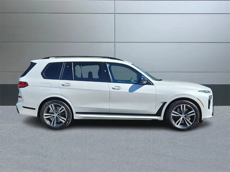 2025 Bmw X7 M60i photo 2