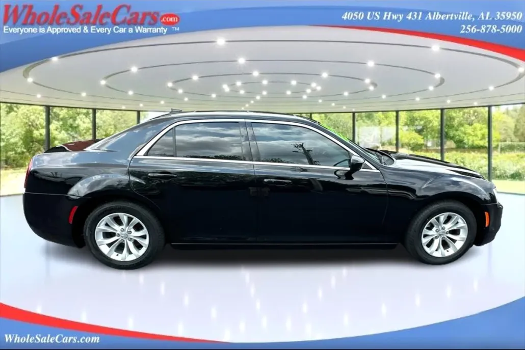 2016 Chrysler 300 Limited photo 1