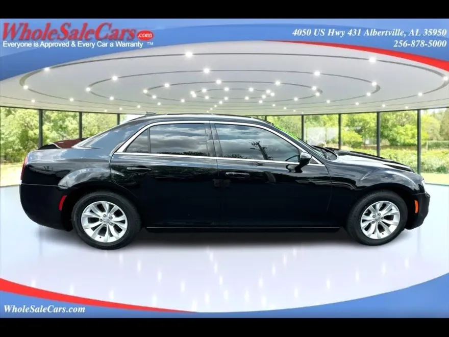 2016 Chrysler 300 Limited photo 1