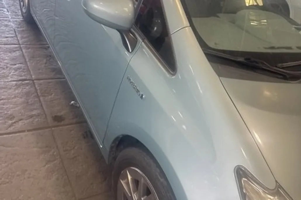 2016 Toyota Prius V Three photo 1