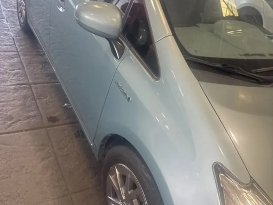 2016 Toyota Prius V Three photo 1