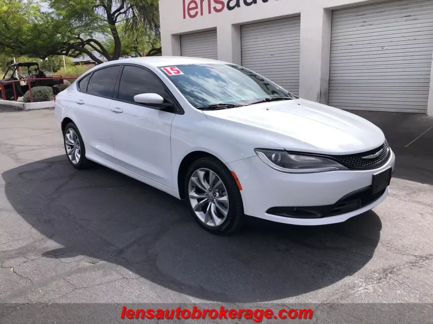 2015 Chrysler 200 S photo 1