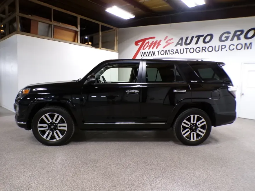 2022 Toyota 4Runner Limited photo 1