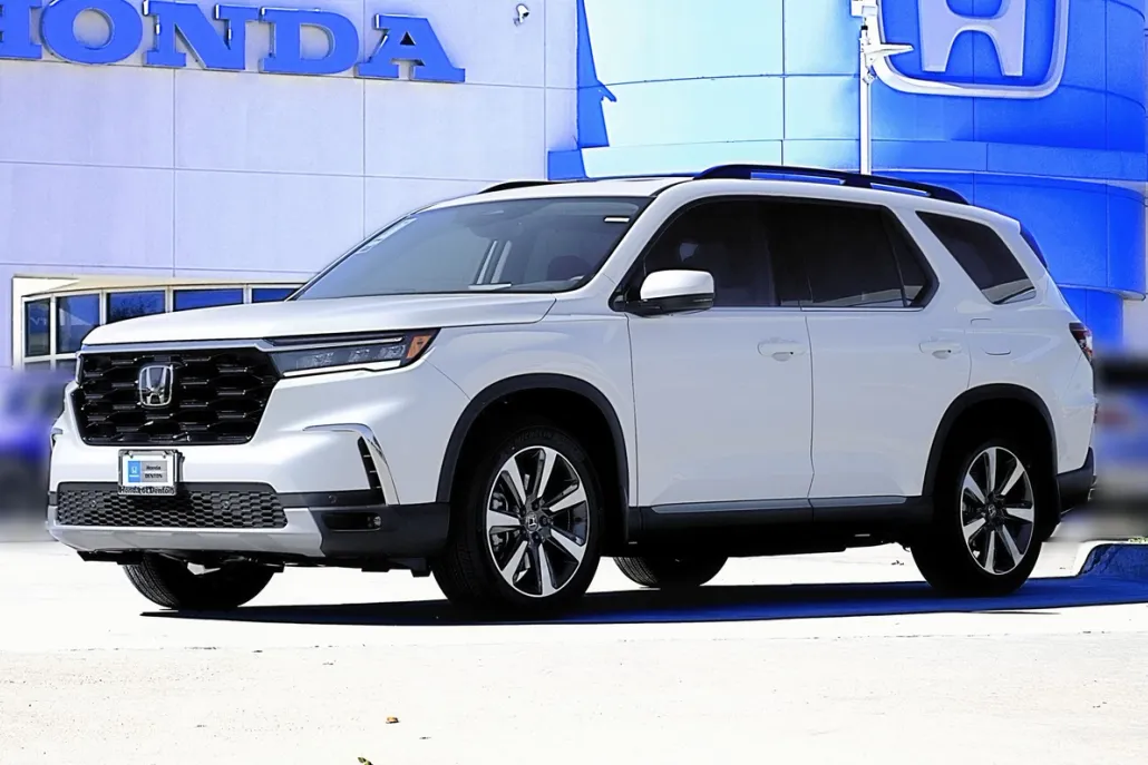 2023 Honda Pilot Touring photo 1
