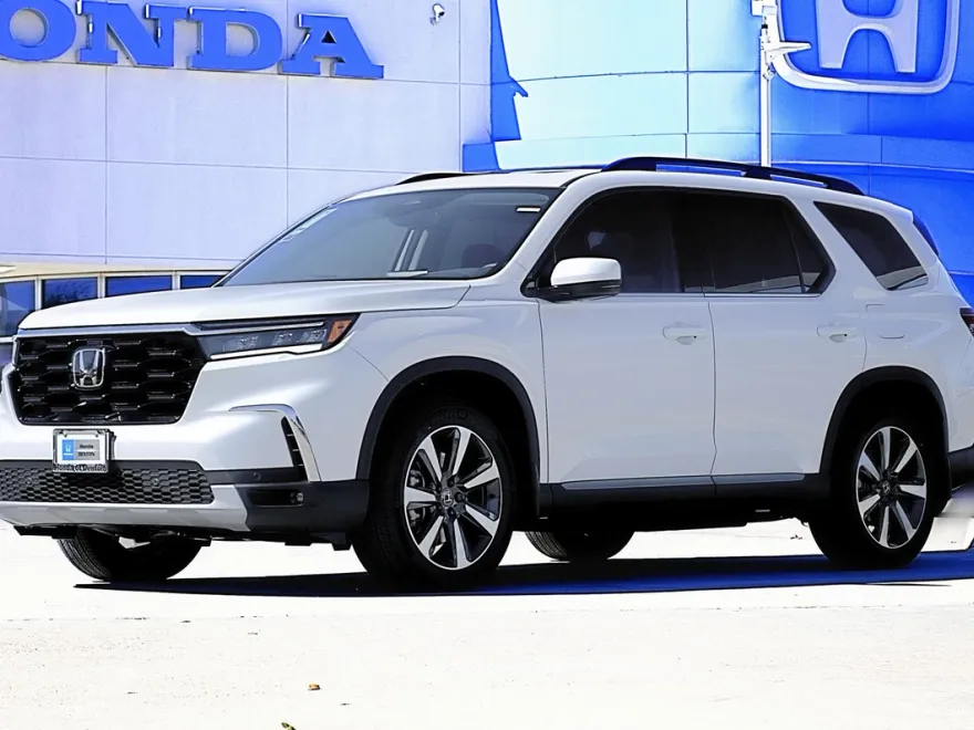 2023 Honda Pilot Touring photo 1