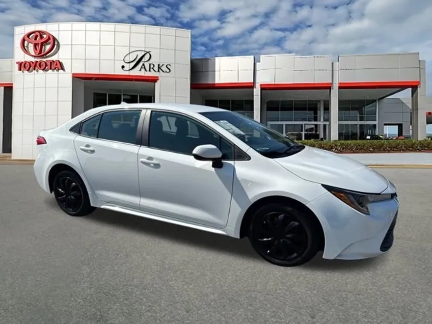 2024 Toyota Corolla LE photo 1