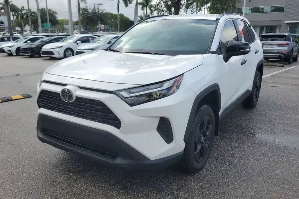 2025 Toyota RAV4 Hybrid XLE photo 1