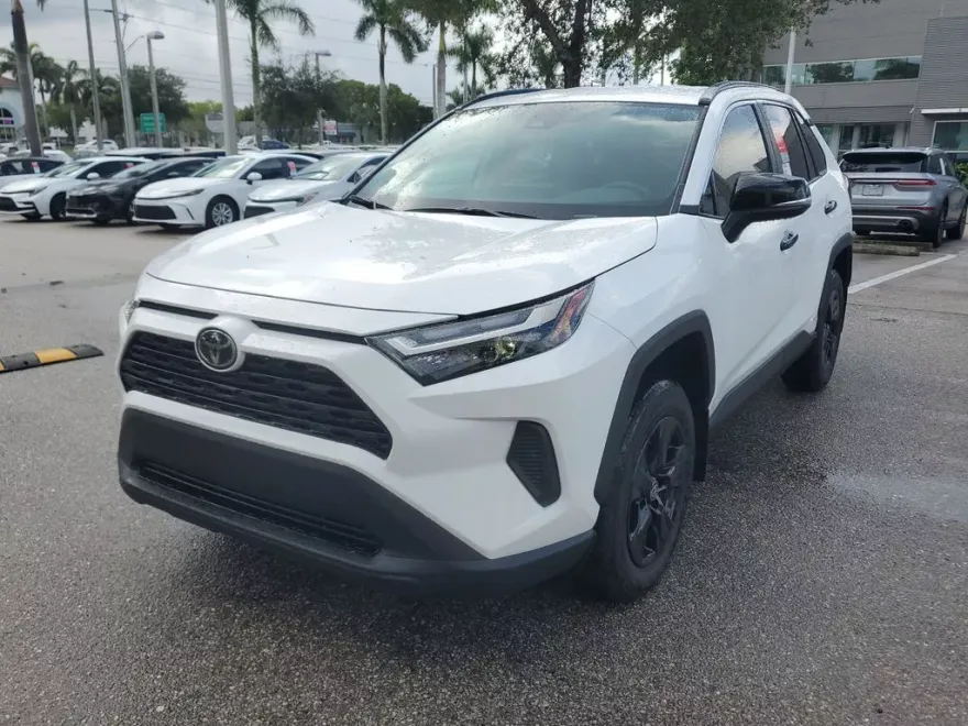 2025 Toyota RAV4 Hybrid XLE photo 1
