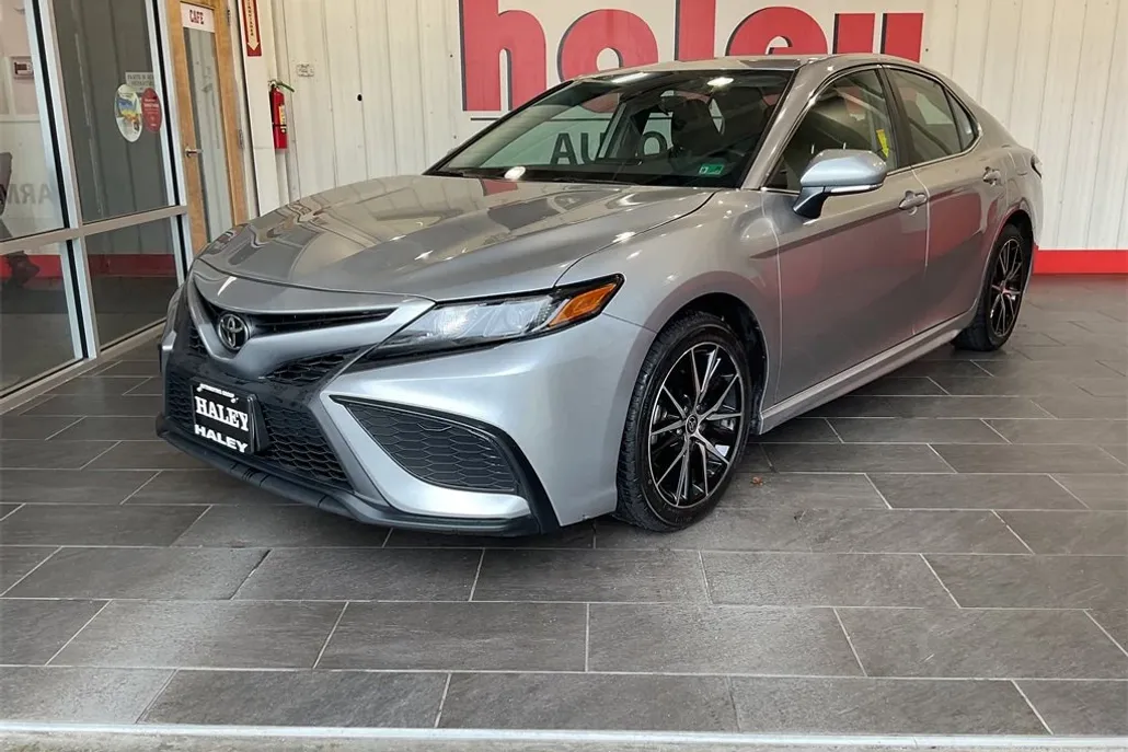 2024 Toyota Camry SE photo 1