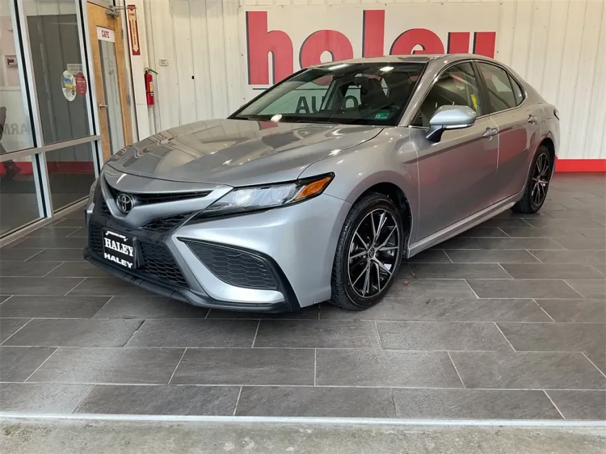 2024 Toyota Camry SE photo 1