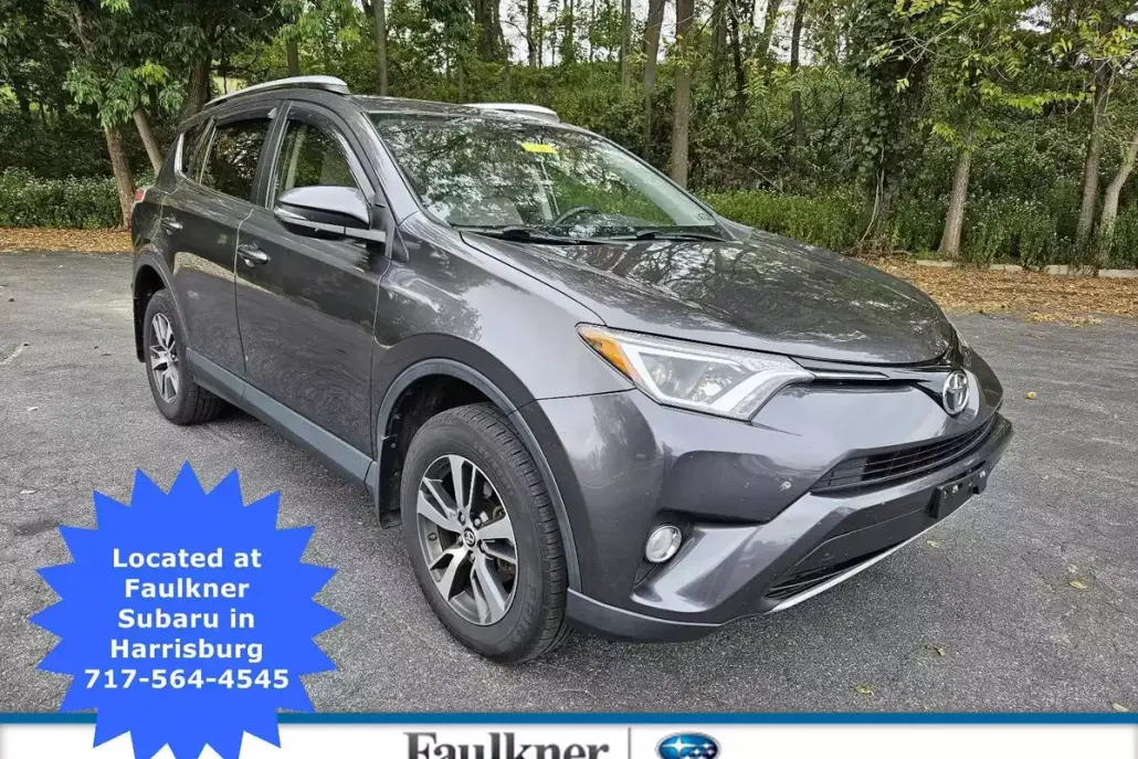 2016 Toyota RAV4 XLE photo 1