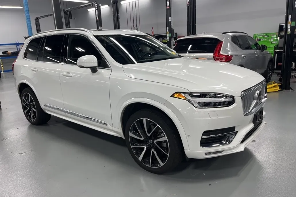 2024 Volvo XC90 Plus photo 1