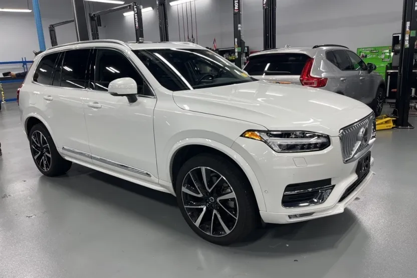 2024 Volvo XC90 Plus photo 1