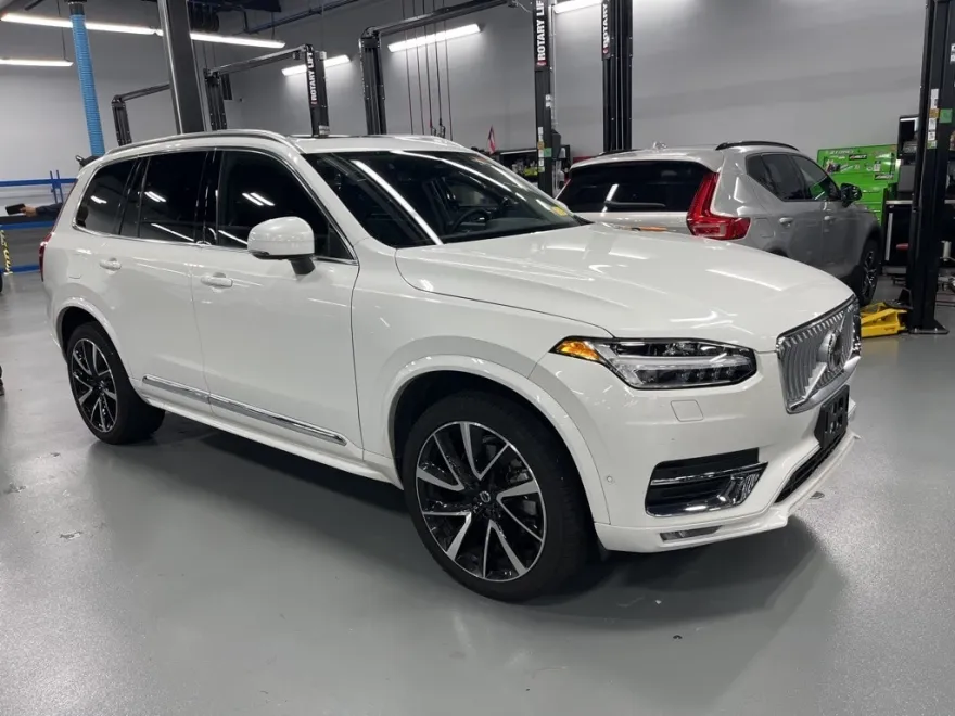 2024 Volvo XC90 Plus photo 1