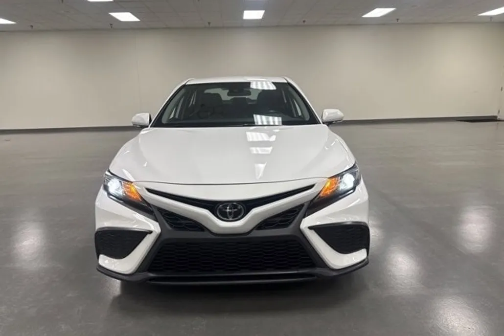 2023 Toyota Camry SE photo 1