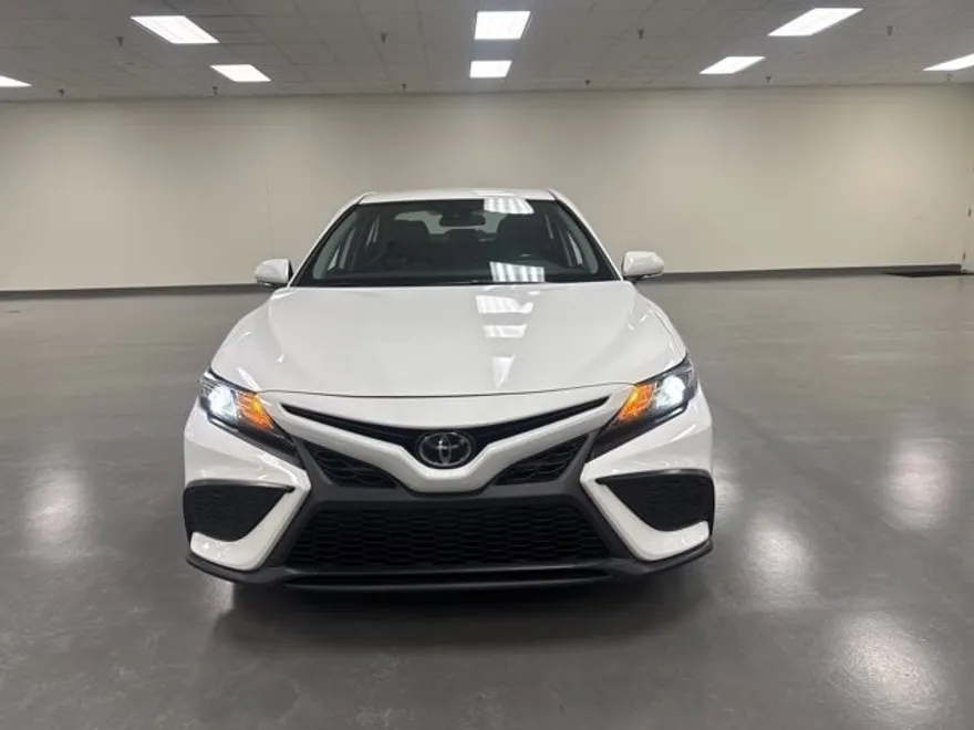 2023 Toyota Camry SE photo 1