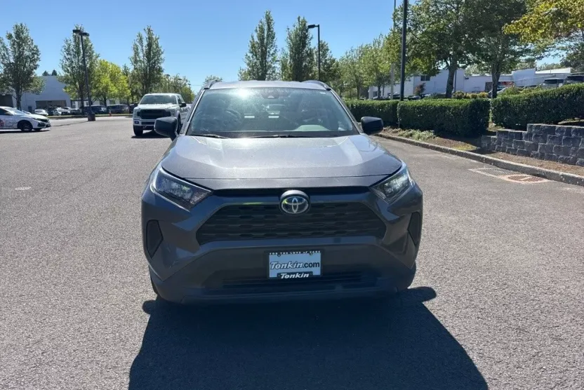 2021 Toyota RAV4 Hybrid LE photo 1
