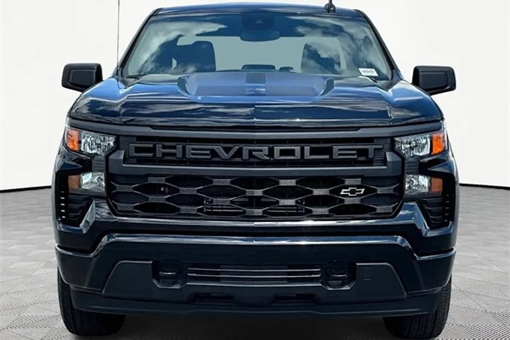 2026 Chevrolet Silverado 1500 Custom photo 1