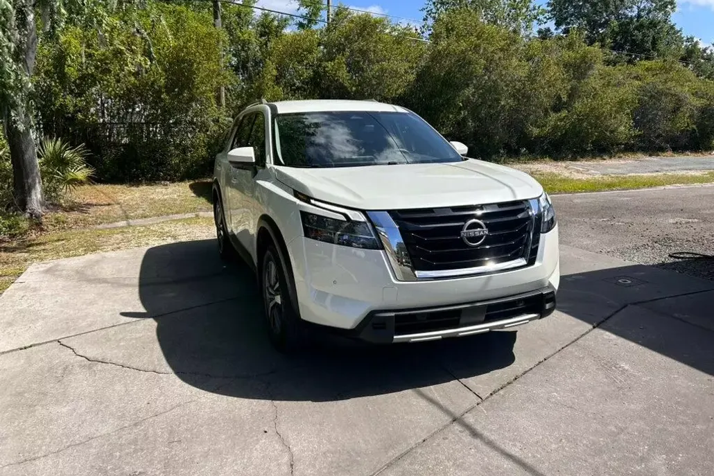 2024 Nissan Pathfinder SL photo 1