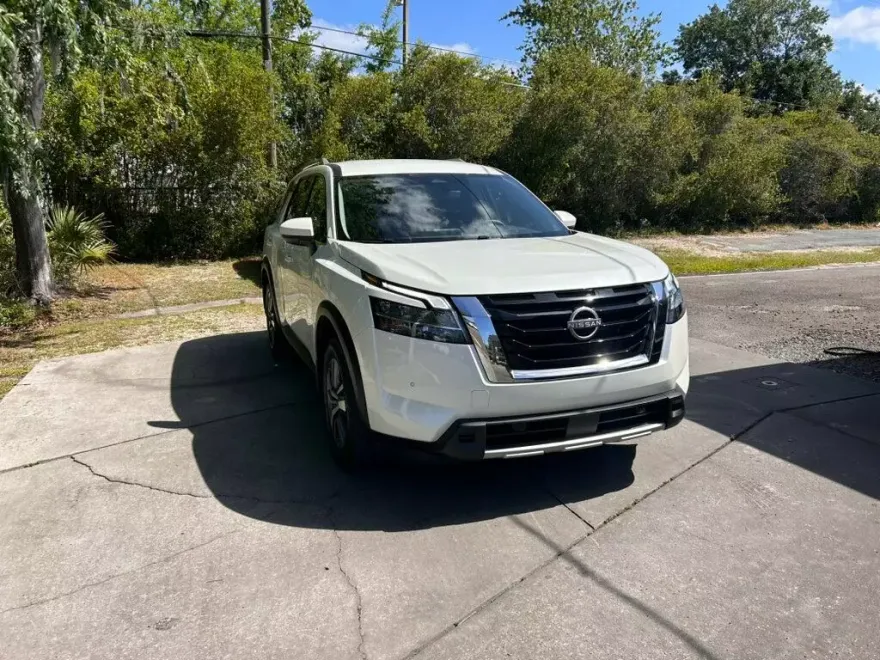 2024 Nissan Pathfinder SL photo 1