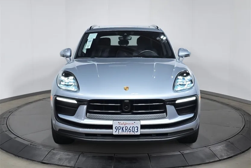 2024 Porsche Macan T photo 1