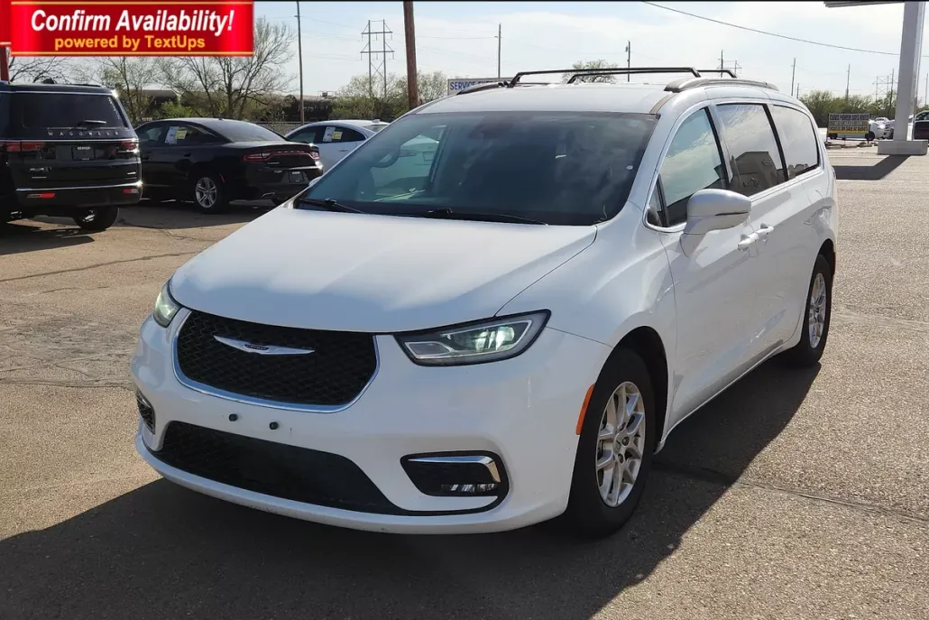 2022 Chrysler Pacifica Touring L photo 1