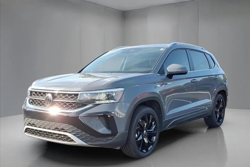 2022 Volkswagen Taos SE photo 1