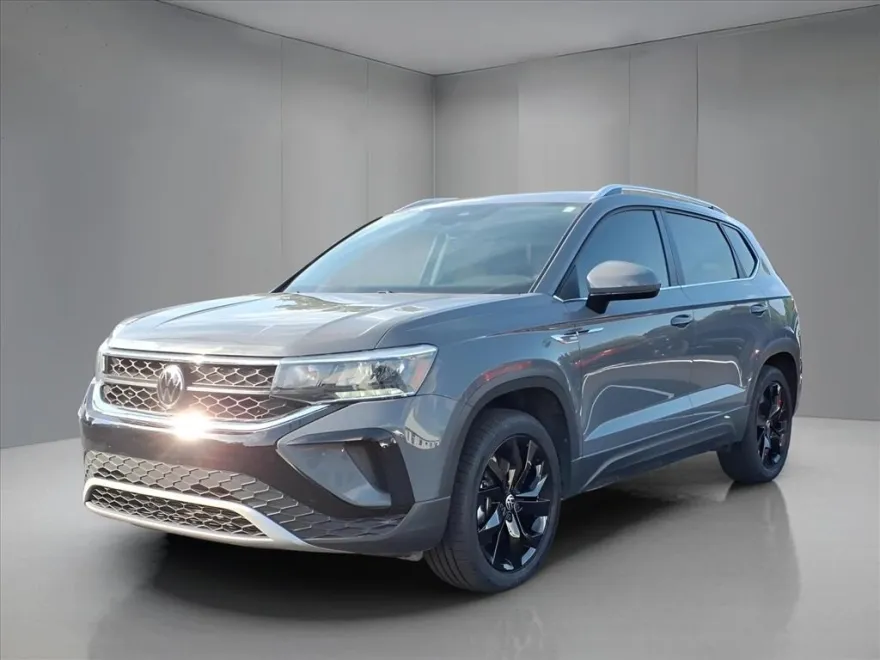 2022 Volkswagen Taos SE photo 1