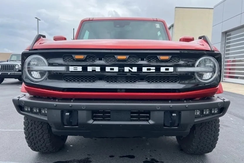 2022 Ford Bronco Outer Banks photo 1
