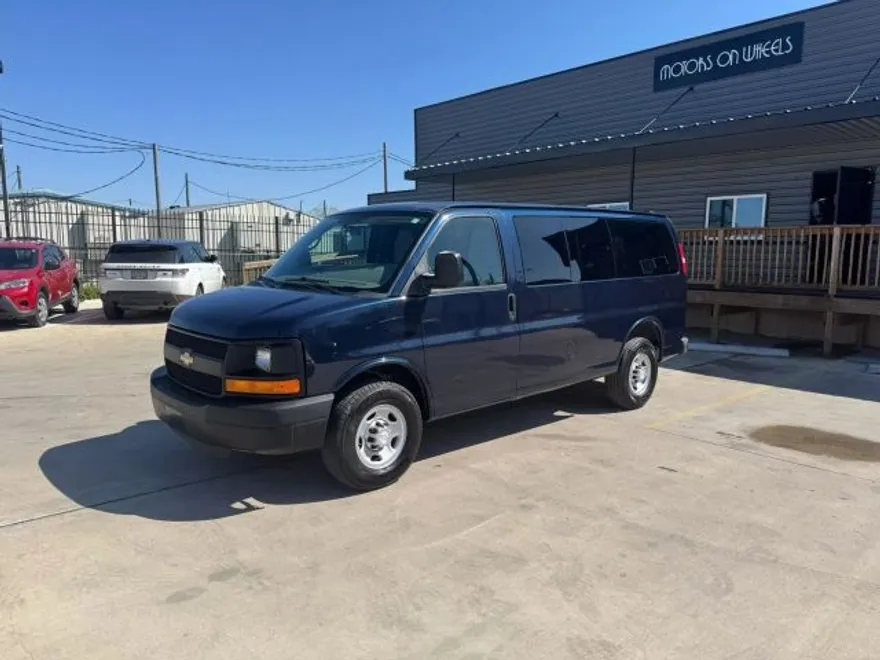 2015 Chevrolet Express 2500 Passenger LS Van photo 1