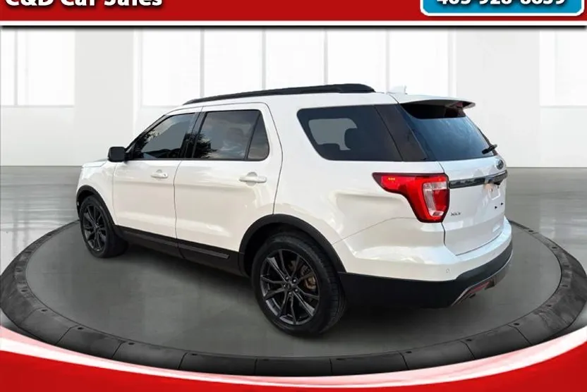 2017 Ford Explorer XLT photo 1